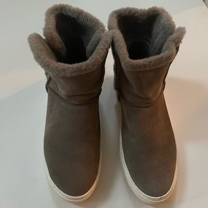 Ugg Hi-top fur sneakers